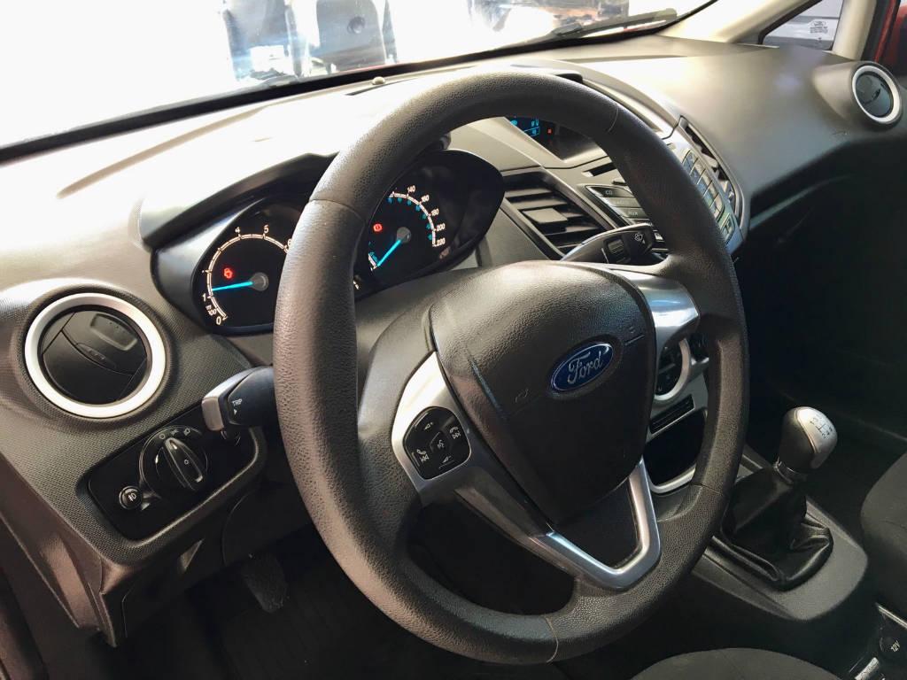 Ford New Fiesta Hatch 1.6 16V Flex Mec. 5p 2015